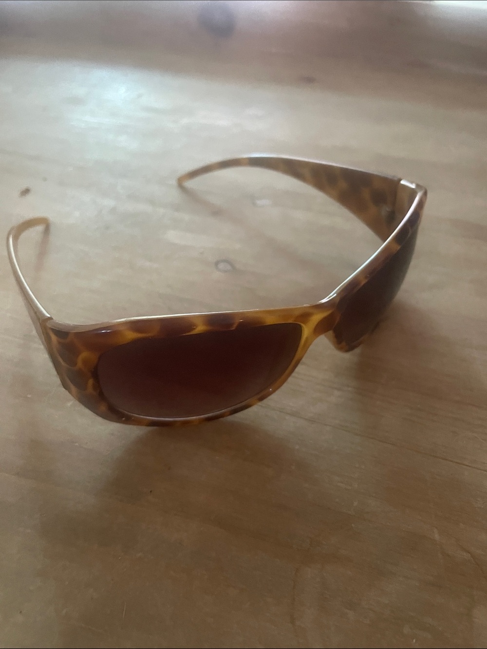 Women's Tortoiseshell Logan LG4552-ET-GN2, Sunglasses with Brown Gradient Lenses
